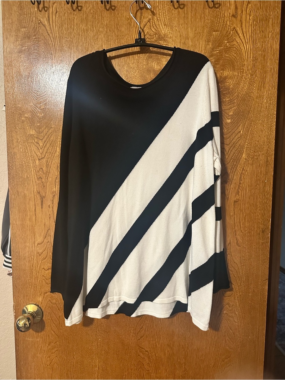 Chico’s Black and White Diagonal Stripe Long Sleeve Top XL